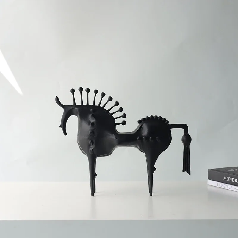 Metal Crafts, Decorative Dolls, Abstract Horseradish Horse Dolls, Miniature Artificial Animal Sculptures, Home Decoration