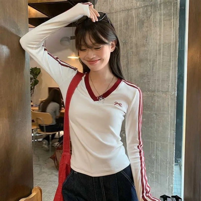 

Korean Bow Embroidered Long Sleeve T-shirt Women Slim Fit Striped V-Neck Fashionable Retro Hot Girl Color Block Top Casual