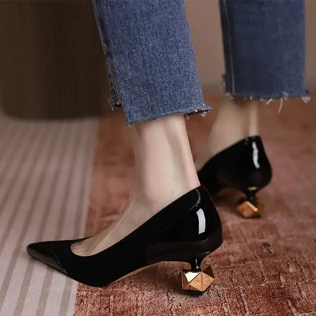 Fashion Elegant Women\'s High Heels Pointed Toe Shoes Houndstooth Metal Embellished Boat Shoe Party Dress Shoes Zapatos De Mujer