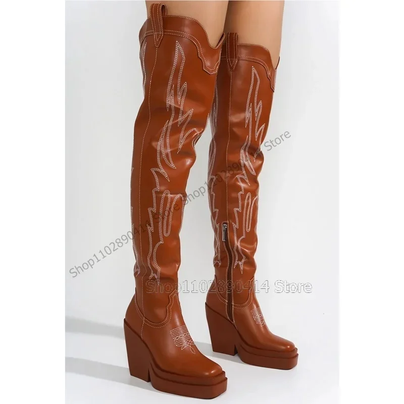 

Brown Sewing Totem Design Square Toe Boots Side Zipper Women Shoes Strange Style Heels Fashion Runway 2025 Zapatos Para Mujere