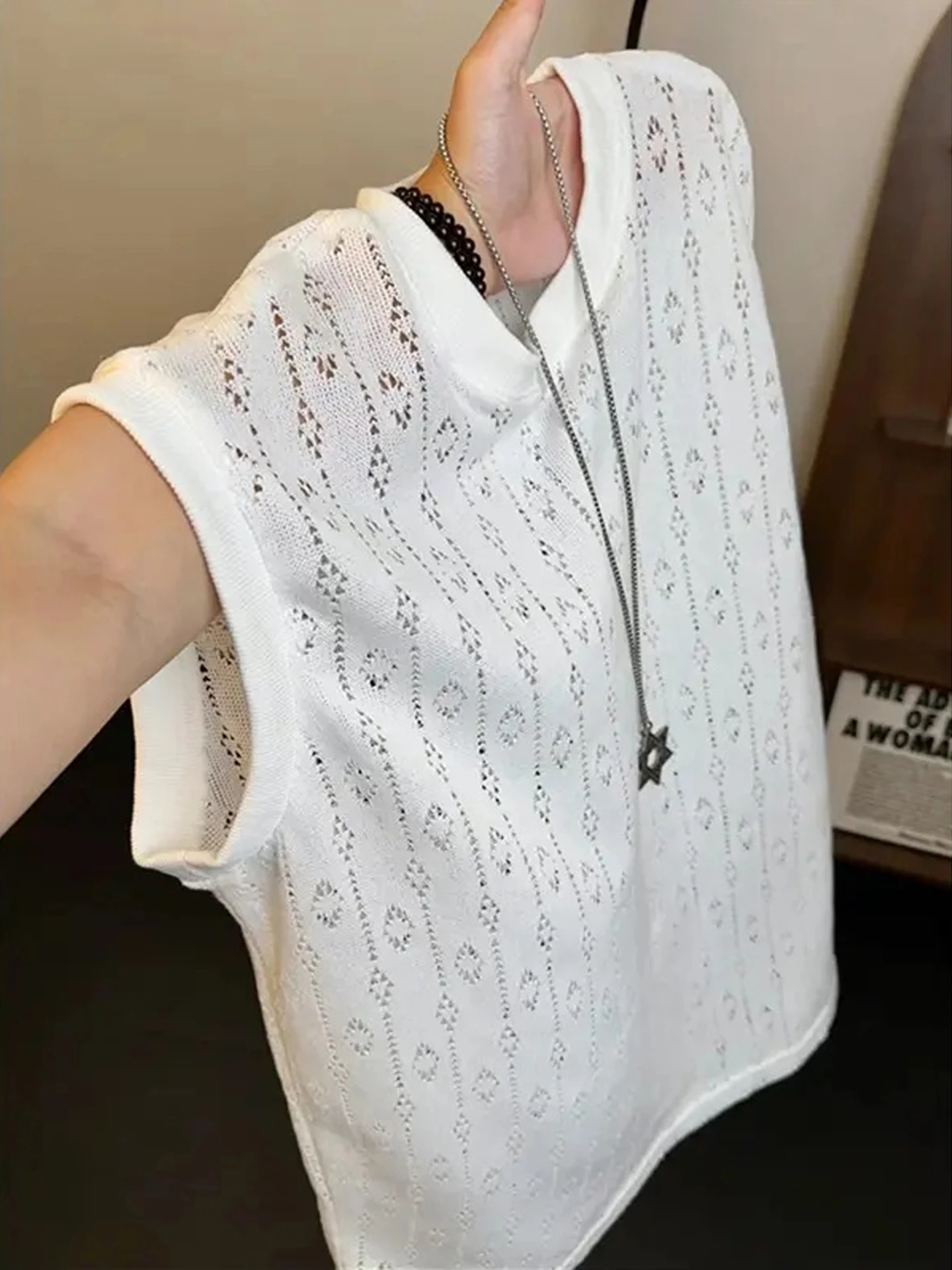 White Breathable Hollow out Summer Thin Sleeveless Fitness Sport Vest Men's T-Shirt Quick Dry H-Shape Backless round Neck Top