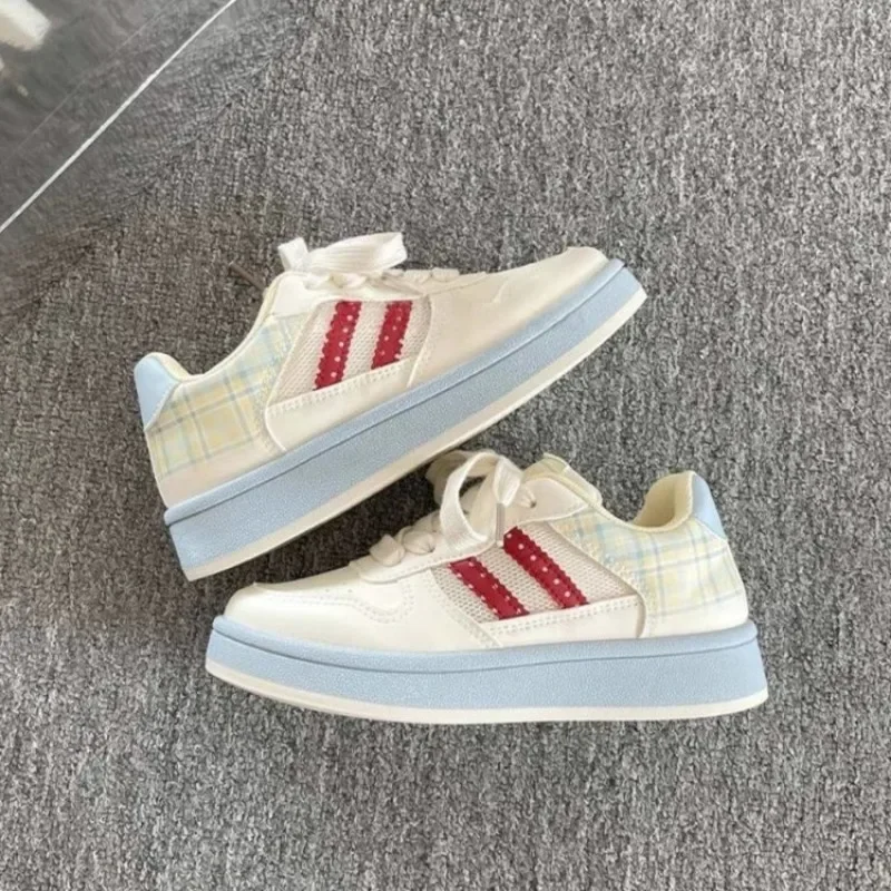 

2025 Hot Selling New Comfortable Casual Thick-Soled Versatile Bread White Shoes High-Quality Men's Sneakers Shoes for Women