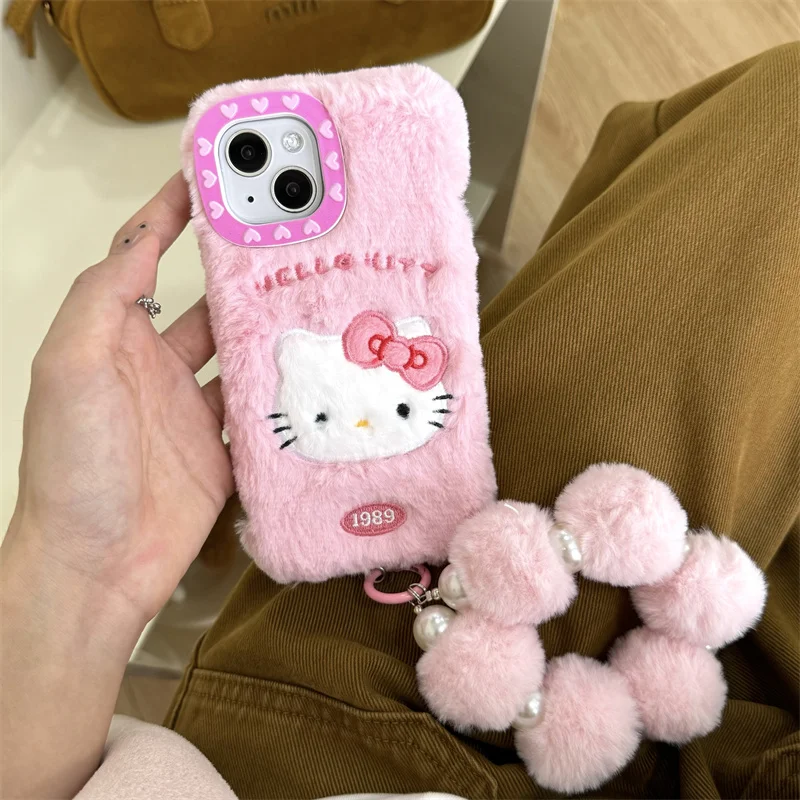 Sevimli Pembe Kabarık Kürk Hello Kitty Telefon Kılıfı iPhone 13 14 15 16 Pro Max Karikatür Kalp Aşk Lens Korumak KT Kürklü Bilek Kayışı