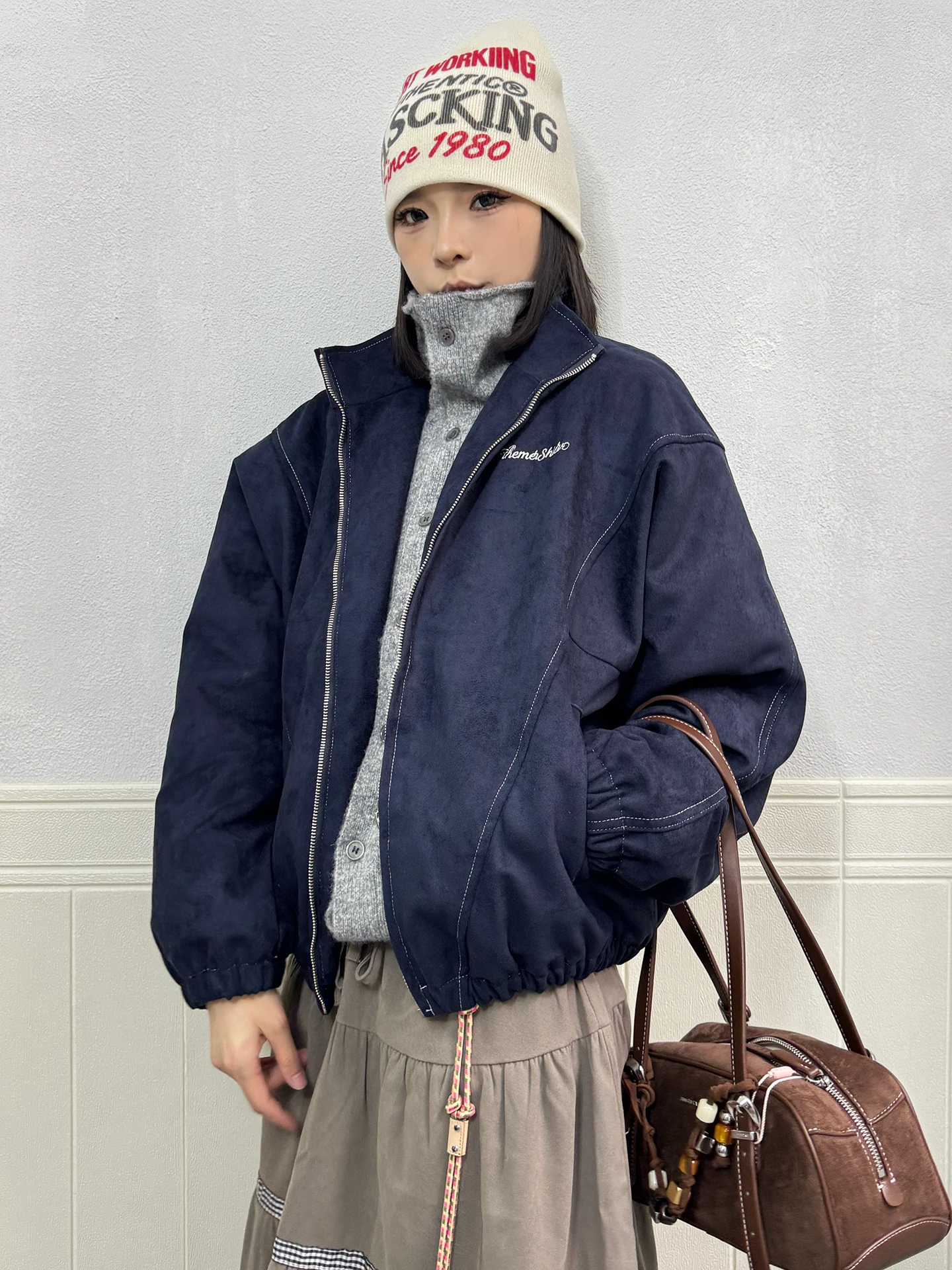 

Ретро-куртка в американском стиле из синего хлопка, теплая, свободного кроя, с воротником-стойкой, асимметричным дизайном и вставками, утепленная зимняя верхняя одежда