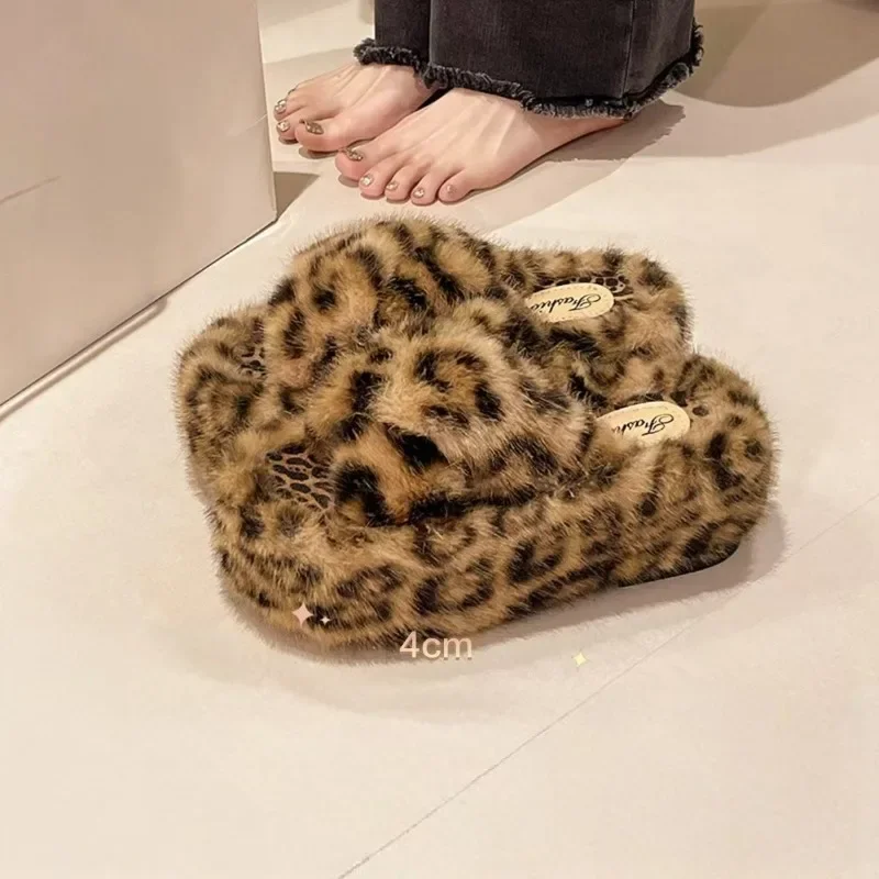 

Плюшевые тапочки с леопардовым принтом, осенне-зимние модные нескользящие домашние тапочки на толстой подошве для девочек, женские тапочки на платформе 7 см/4 см
