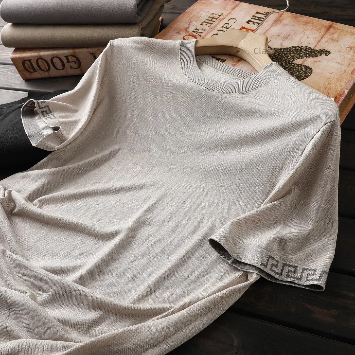 

Summer Men's Gentleman's Simple Crew Neck Silk Slip Pendant Knitted Short Sleeve T-Shirt