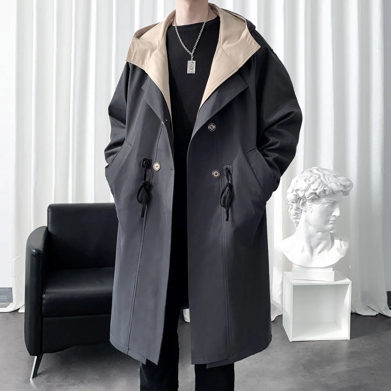 

Дизайнерский британский мужской удлиненный тренч-балмакаан для кемпинга, серебристый, с яркими цветными принтами, драпированный, свободного кроя