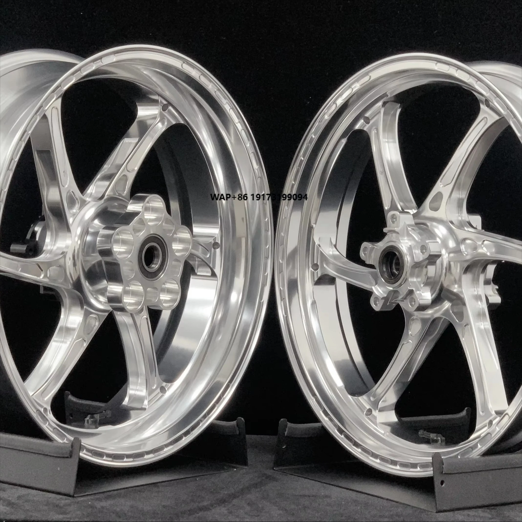 

Forging WHEELS for Triumph 765RS