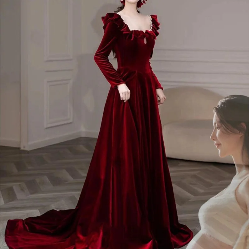 Wine red toasted long-sleeved velvet dress with large cover