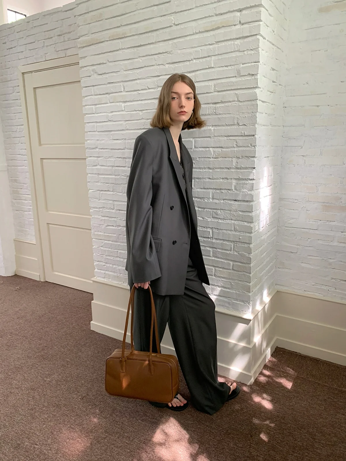 

Костюм из высококачественной шерсти ручной работы Taco Studios: модный женский комплект из двух предметов с свободными брюками прямого кроя