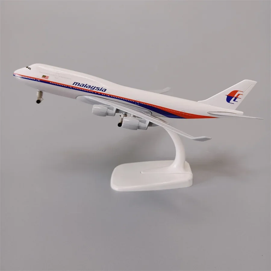 20cm Air Malaysia Airlines Boeing 747 B747 Airways Alloy Metal Airplane Model Diecast Air Plane Model &Wheels Aircraft Aeroplane