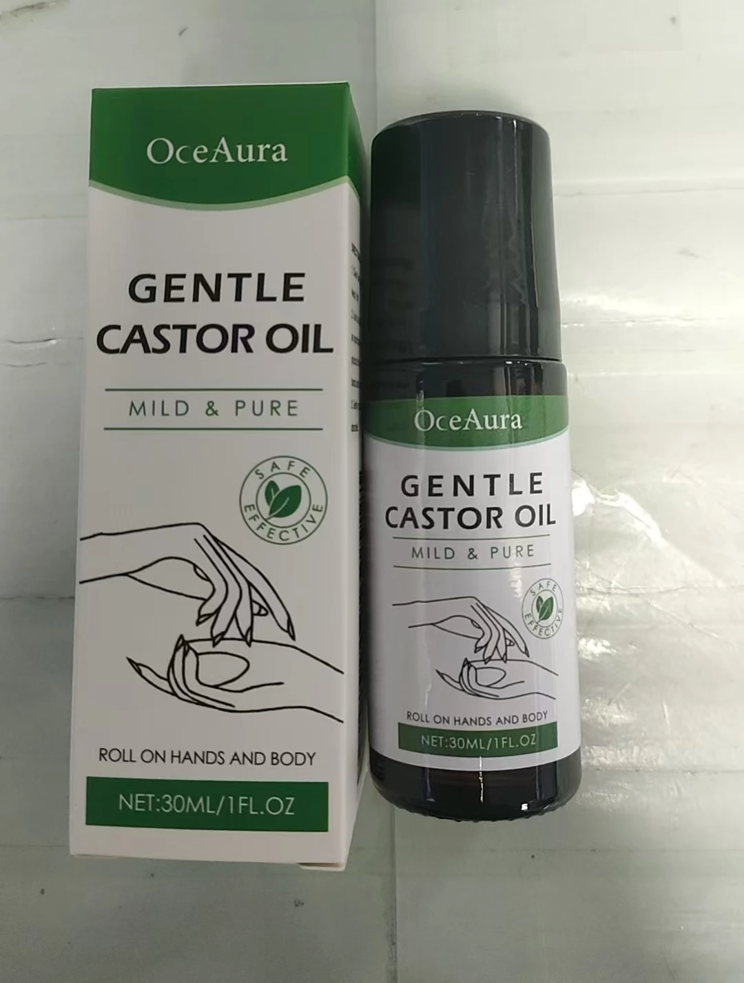 น้ํามันหอมระเหยจากน้ํามันละหุ่งเป็นน้ํามันให้ความชุ่มชื้นอย่างอ่อนโยนทุกวันช่วยลดความแห้งกร้านและบํารุงทั้งร่างกาย มันเป็นร่างกาย