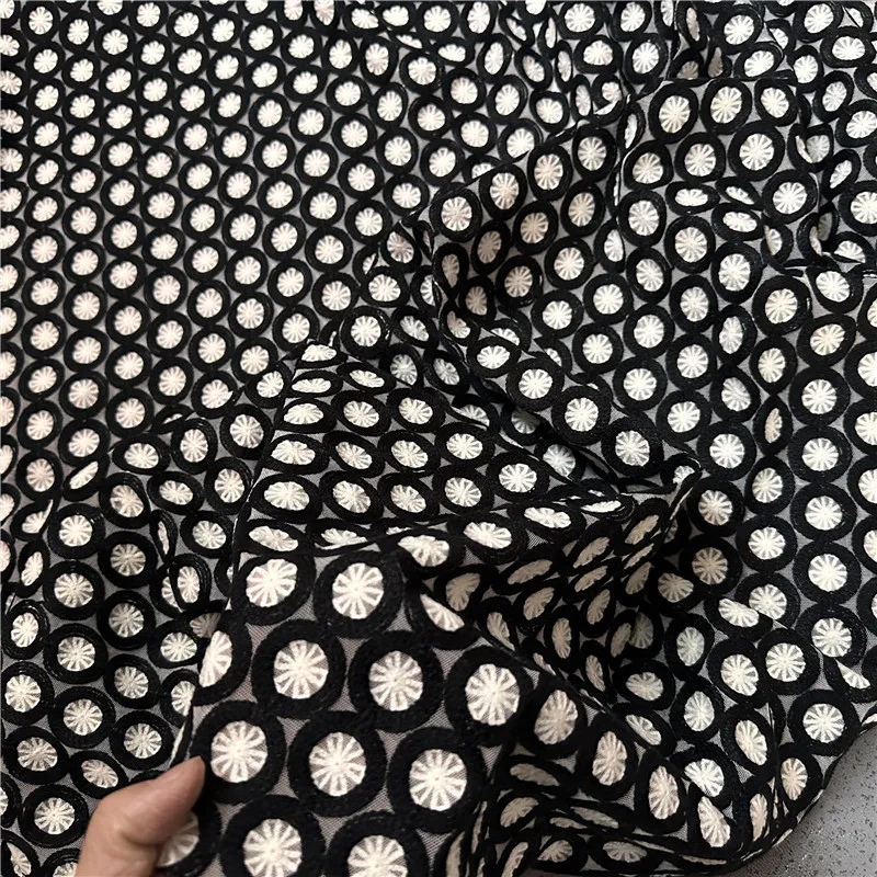 Schwarz-weiße, geprägte Jacquard-gestickte Spitze mit strukturierter, wasserlöslicher, leichter Designer-Stoff, Sommerkleider, Abendkleider
