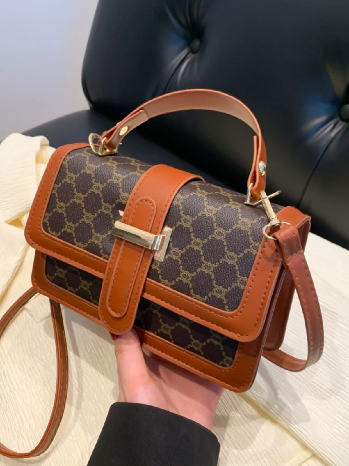 bolsa-transversal-classica-com-estampa-floral-bolsa-pequena-quadrada-feminina-versatil-e-fashion-para-o-verao
