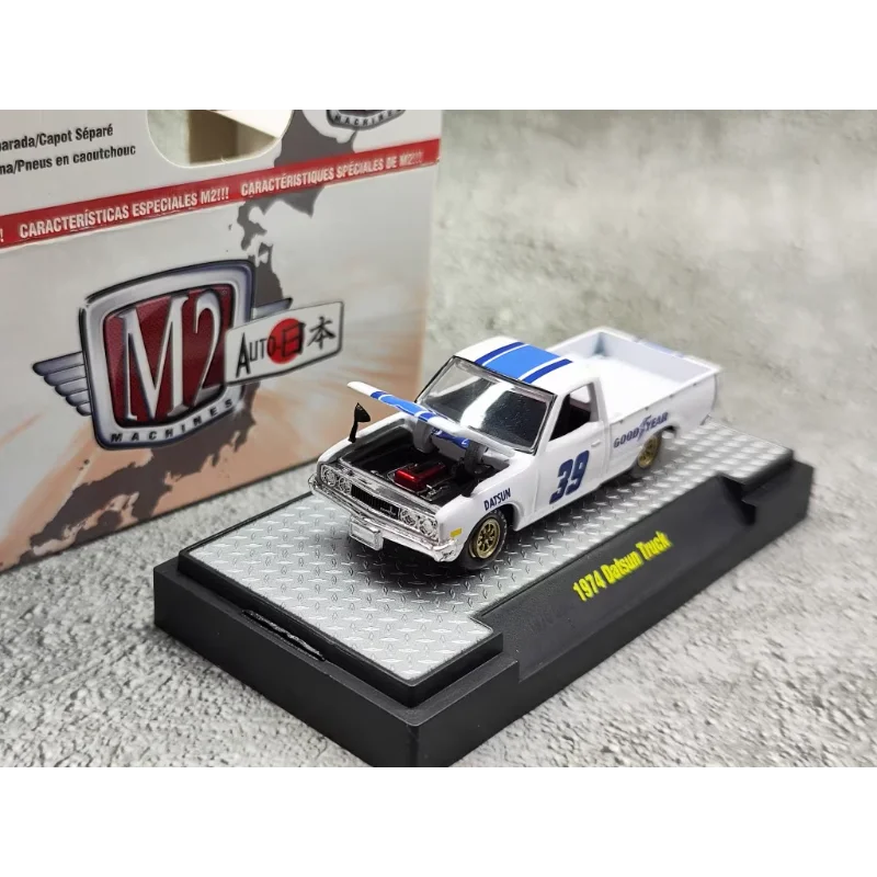 

Diecast M2 Machine 1/64 Scale Datsun 1974 Datsun Pickup Alloy Car Model Collectible Toy Gift Souvenir Display Ornament