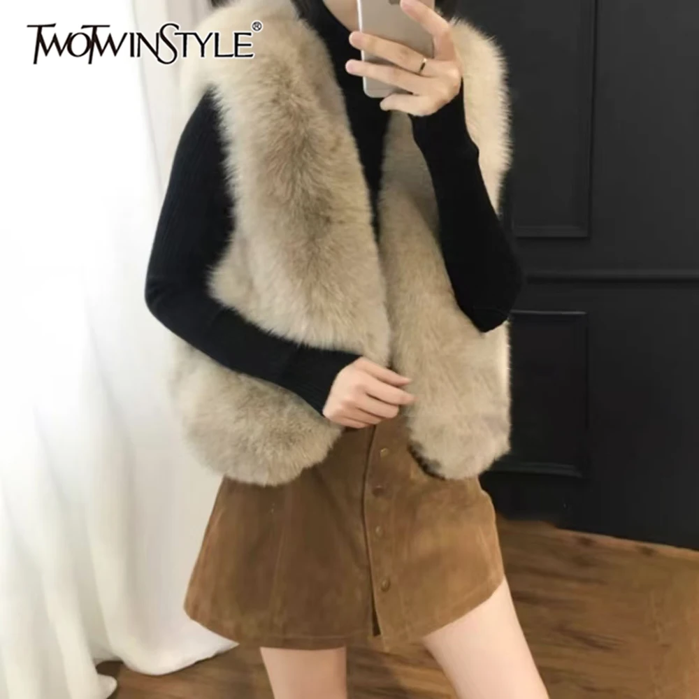 

TWOTWINSTYLE однотонная шикарная меховая куртка женская с v-образным вырезом без рукавов свободная повседневная женская жилетка для ленивых пальто модная новая одежда