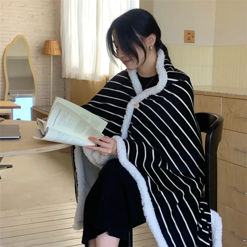 Multifunctional Milk Fleece Shawl Blanket Office Nap Blanket Thickened Student Dormitory Air Conditioning Blanket