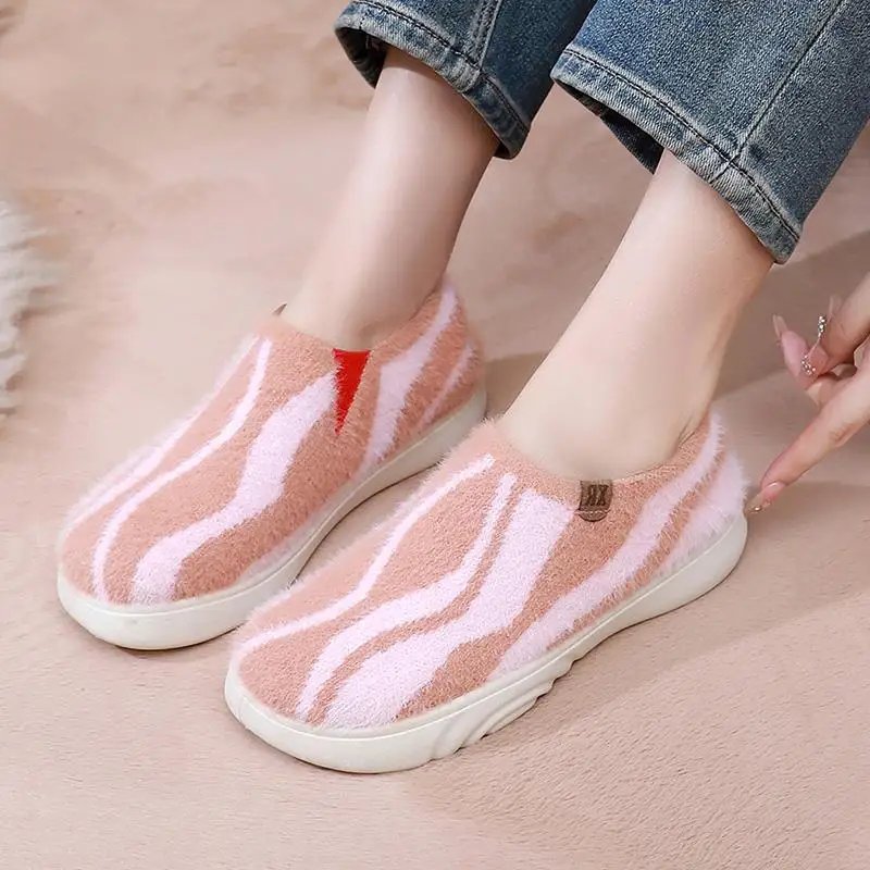 

Fall 2025 New Women's Slip-On Plush Casual Shoes Soft Bottom Comfortable Lightweight Daily Single Shoes Color Block Design