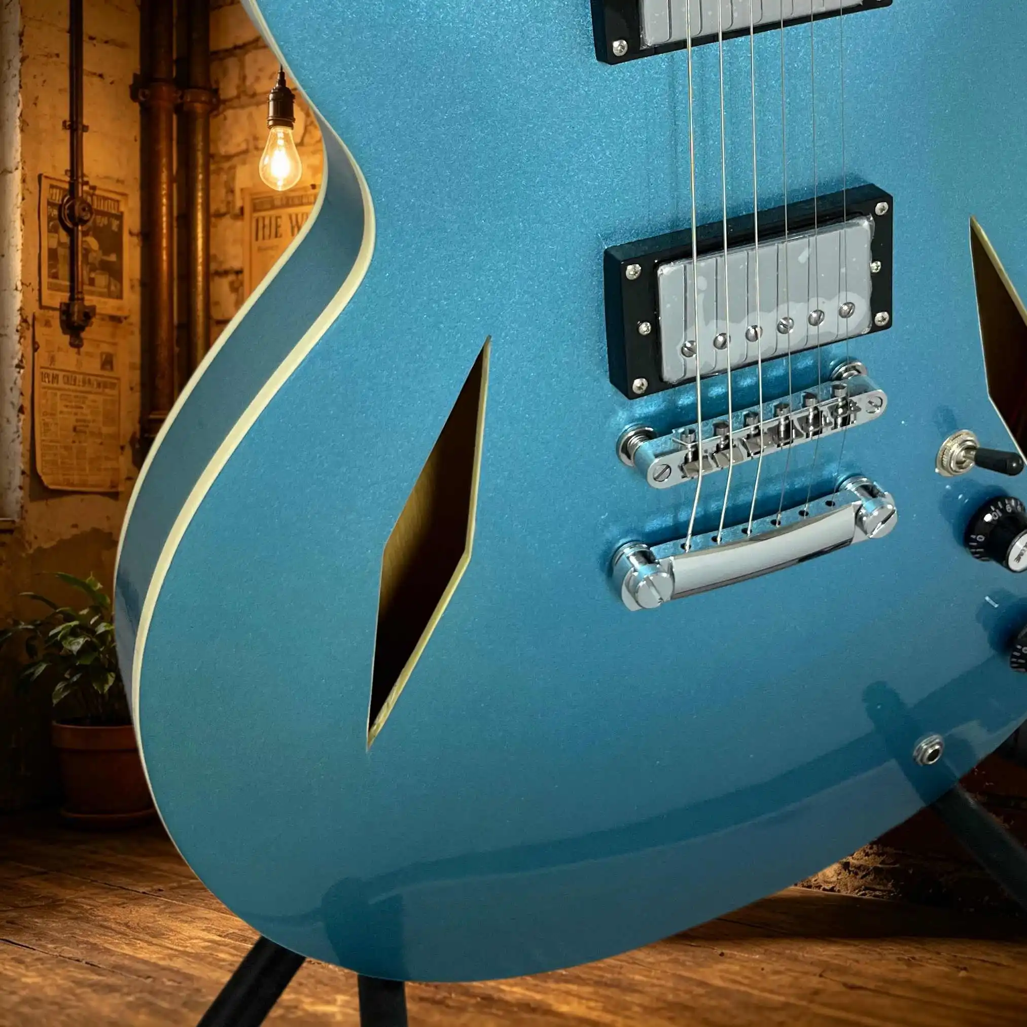 Electric Guitar 335 Bright Blue HH Maple Wood Body Rose Wood Fingerboard 22 Taste Double Missing Angle Hollow Thin Piano Body