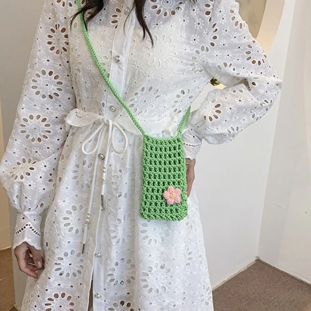 bolsa-transversal-de-croche-vazada-com-flores-mini-bolsa-de-celular-artesanal-de-trico-bolsa-tiracolo-para-o-dia-a-dia