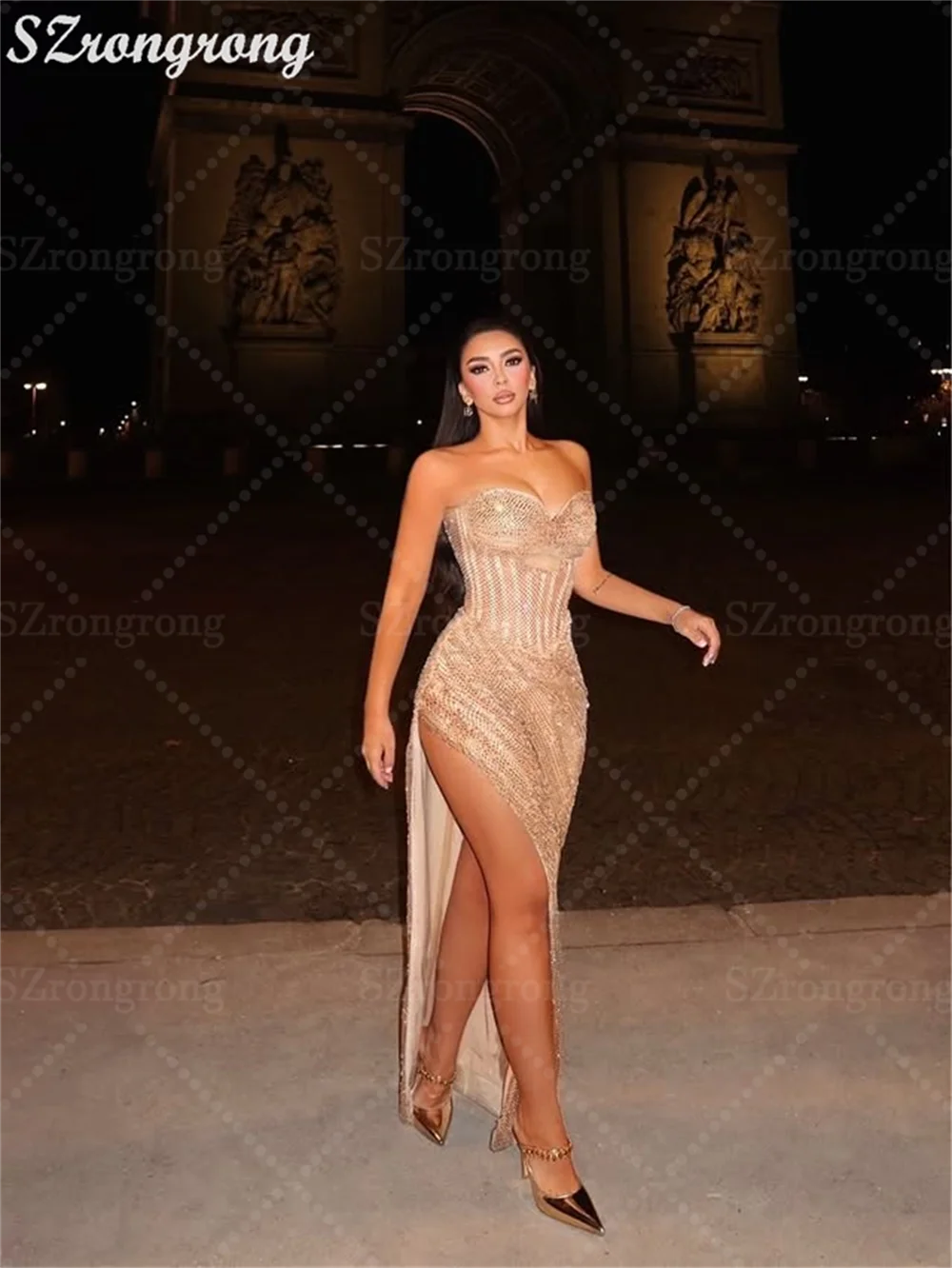 Op maat gemaakte glitter off-shoulder pailletten glanzende galajurk geplooide rugloze vloerlengte schede zijsplit avondjurk