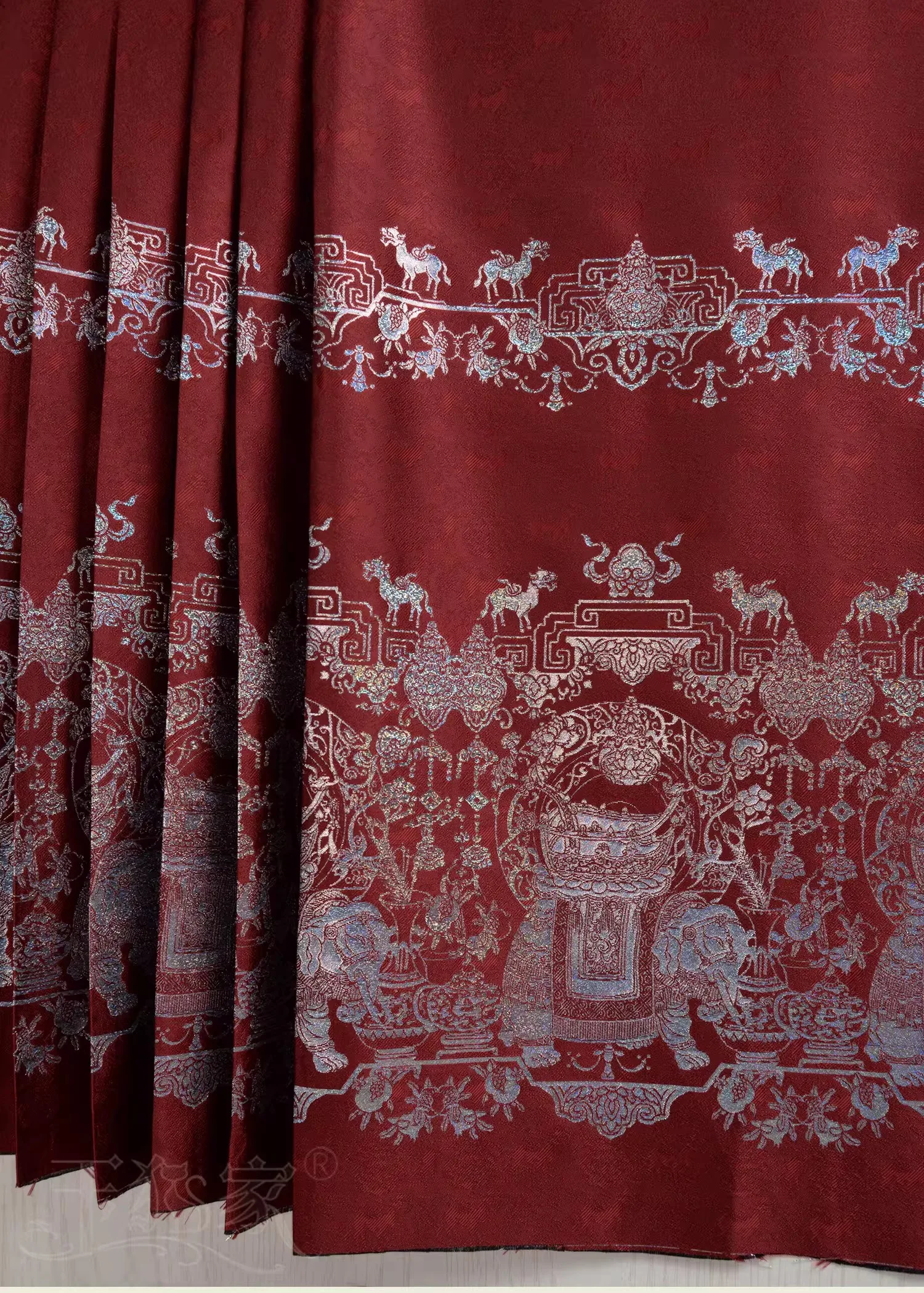 

Gold-woven horse-face skirt fabric, Hanfu fabric, jacquard fabric, imitation mother-of-pearl inlay, imitation kingfisher feather