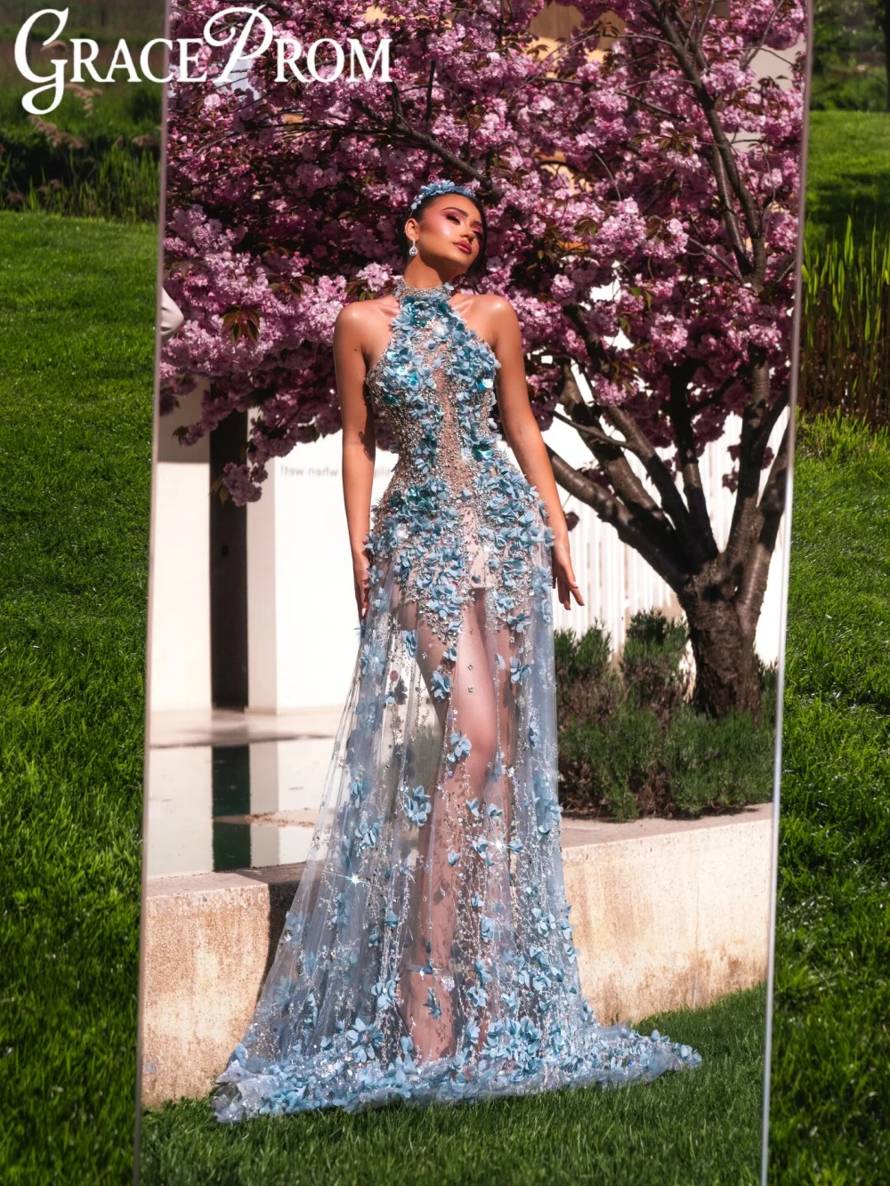 

Glamorous Illusion Beaded Evening Dress Handmade 3D Floral Halter Wedding Party Gowns New Customized Gorgeous Banquet Gowns