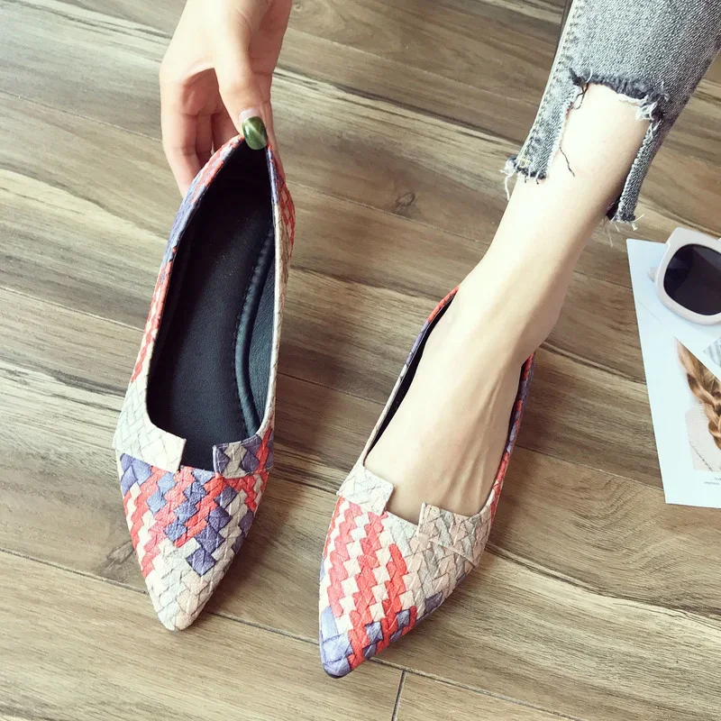 

Large Size Women's Shoes 2025 Spring and Summer Korean Version New Pointed Flat Shoes Color Matching Fashion Women's Work Shoes