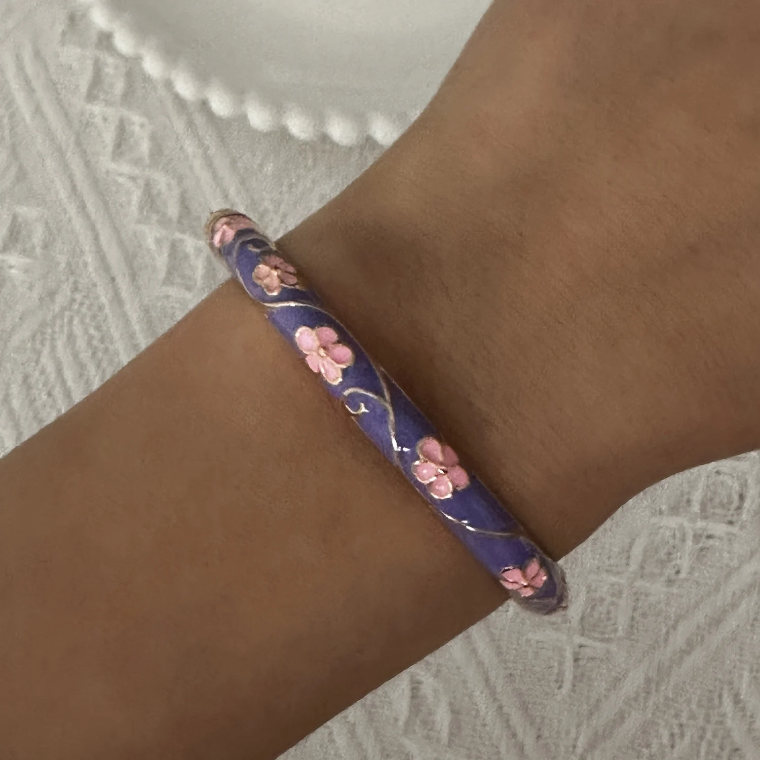 Elegantes Emaille-Armband mit Blumenmuster für Damen, Retro-Stil, vergoldet, mit Zirkonia-Blumen und bösem Blick, Partyschmuck