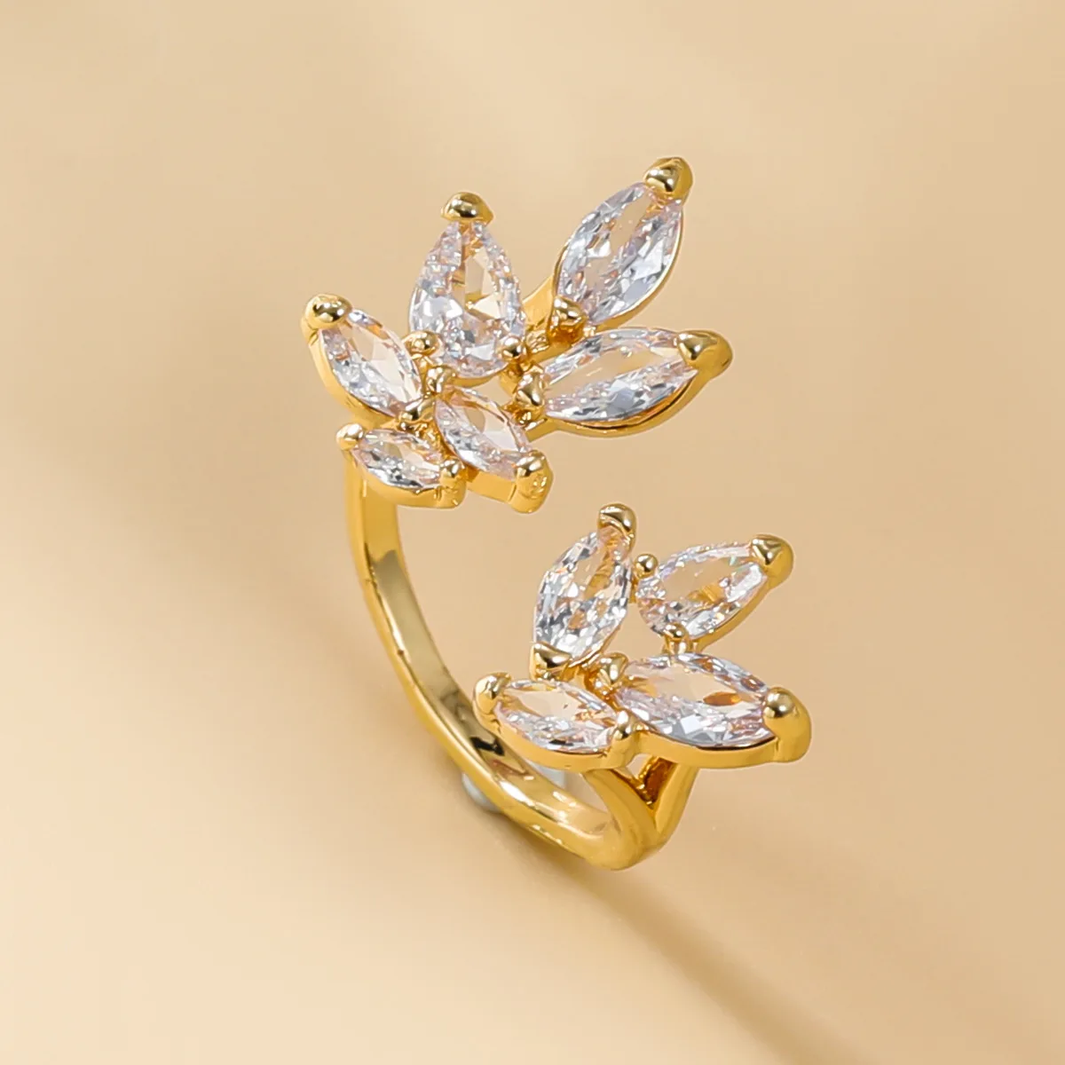 

Copper Inlaid Zircon Ring Women's Non-Fading Elegant Flower