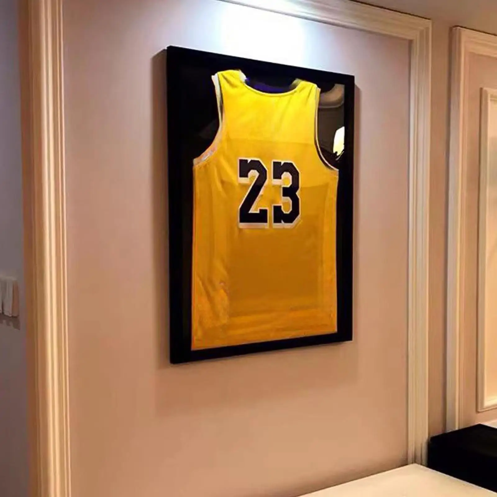 Vitrine en bois pour maillot de basket-ball et de football