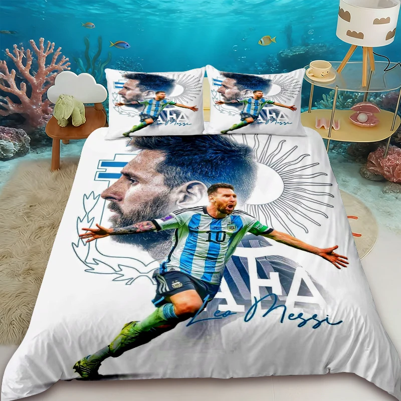 

Стильный комплект постельного белья с принтом Месси, включающий пододеяльник и одеяло, подходит для подростков и детей.