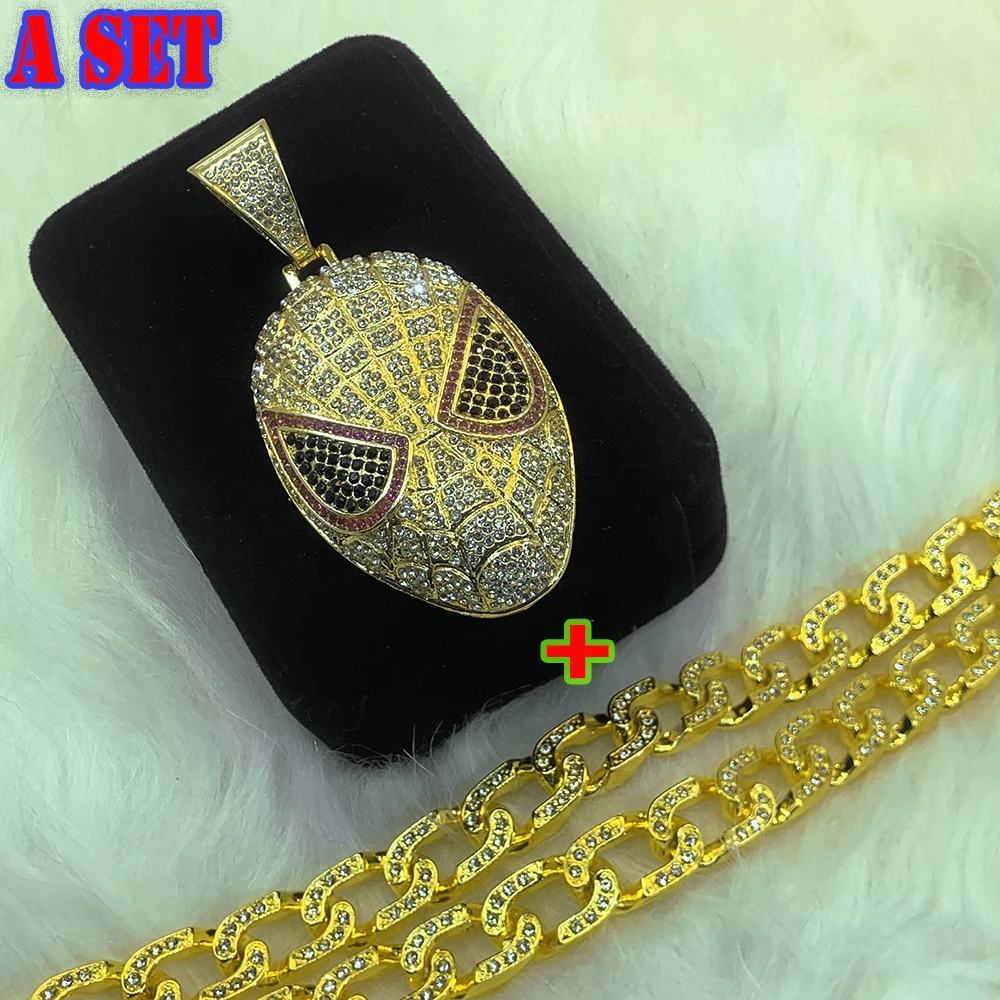 Collana cubana personalizzata moda hip-hop cultura di strada, ciondolo squisito maschera intarsiata con diamanti, placcatura in oro 18 carati, decorazione alla moda