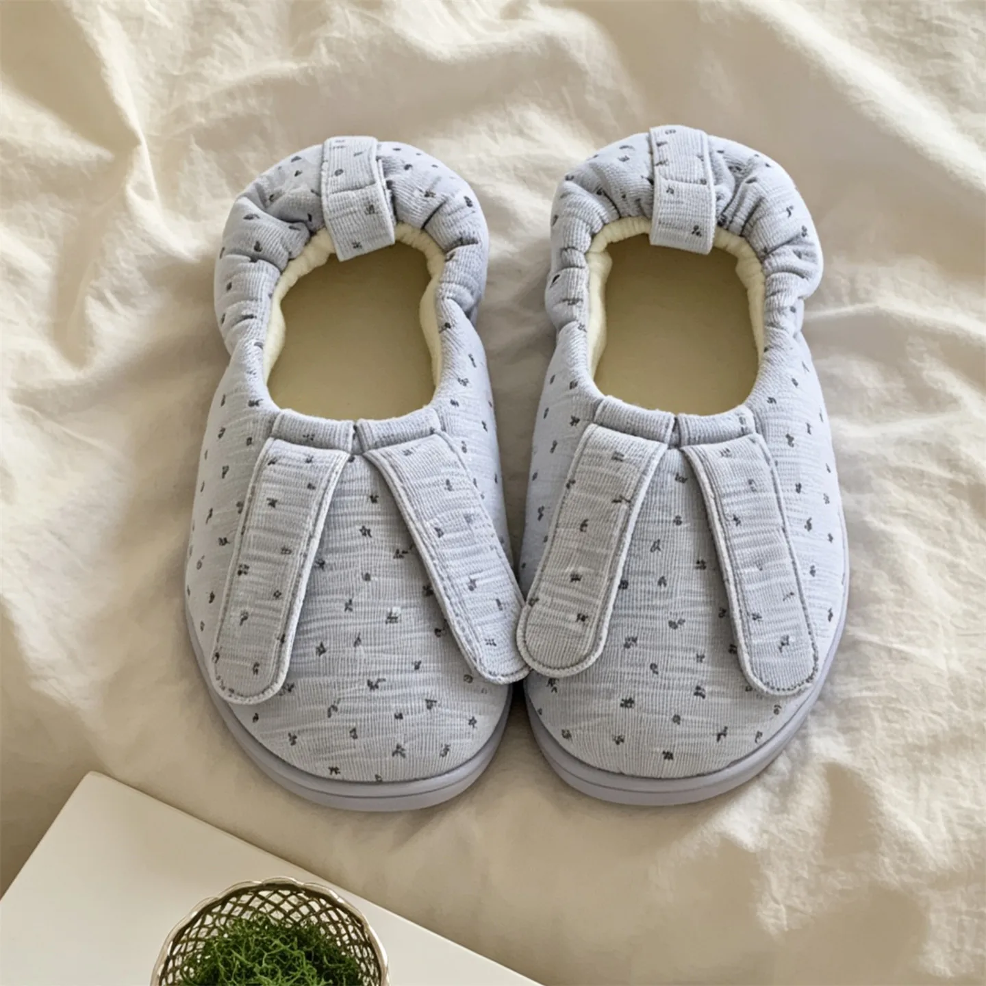 Women's Lightweight Non-Slip Autumn Winter Home Bag Floral Print Rabbit Ears Paired Cotton Slippers Cute Fresh Casual Minimalist
