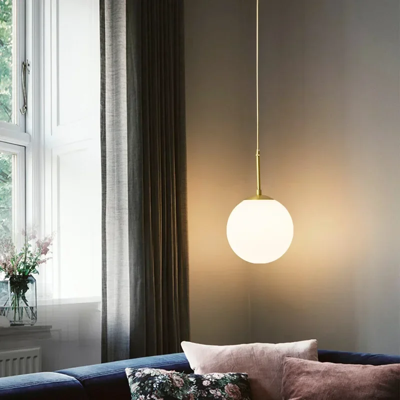 Lampe LED Suspendue en Forme de Boule de Verre au Design Nordique, Luminaire Décoratif d'Nik, Idéal pour une Salle à Manger, un Restaurant ou un Bar