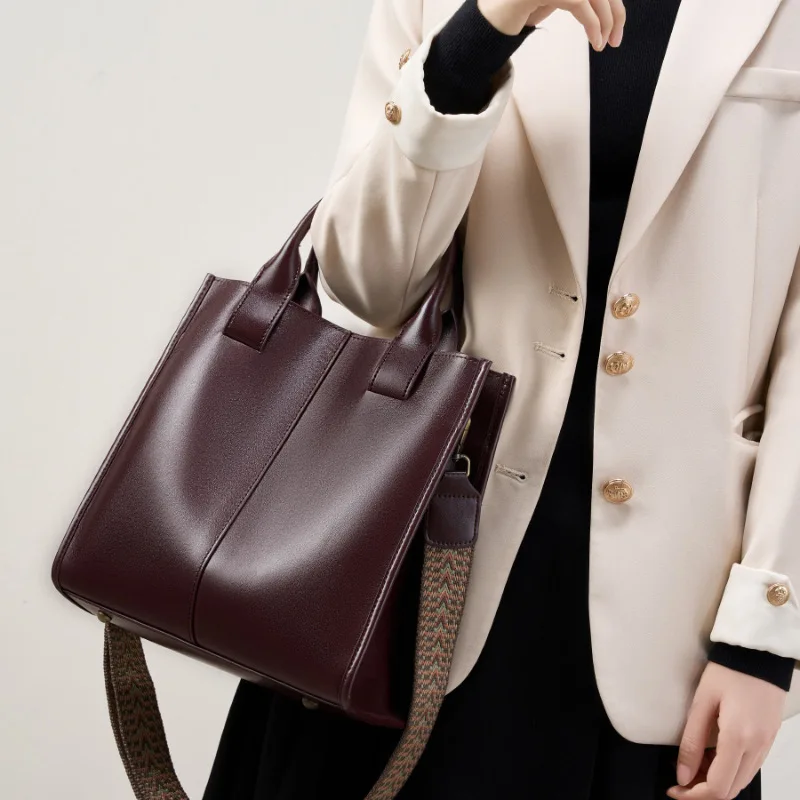

2026 Classic Women Cow Leather Tote Bag Fashion Versatile Genuine Leather Large Capacity Bucket Bag Trend Female Shoulder Bags