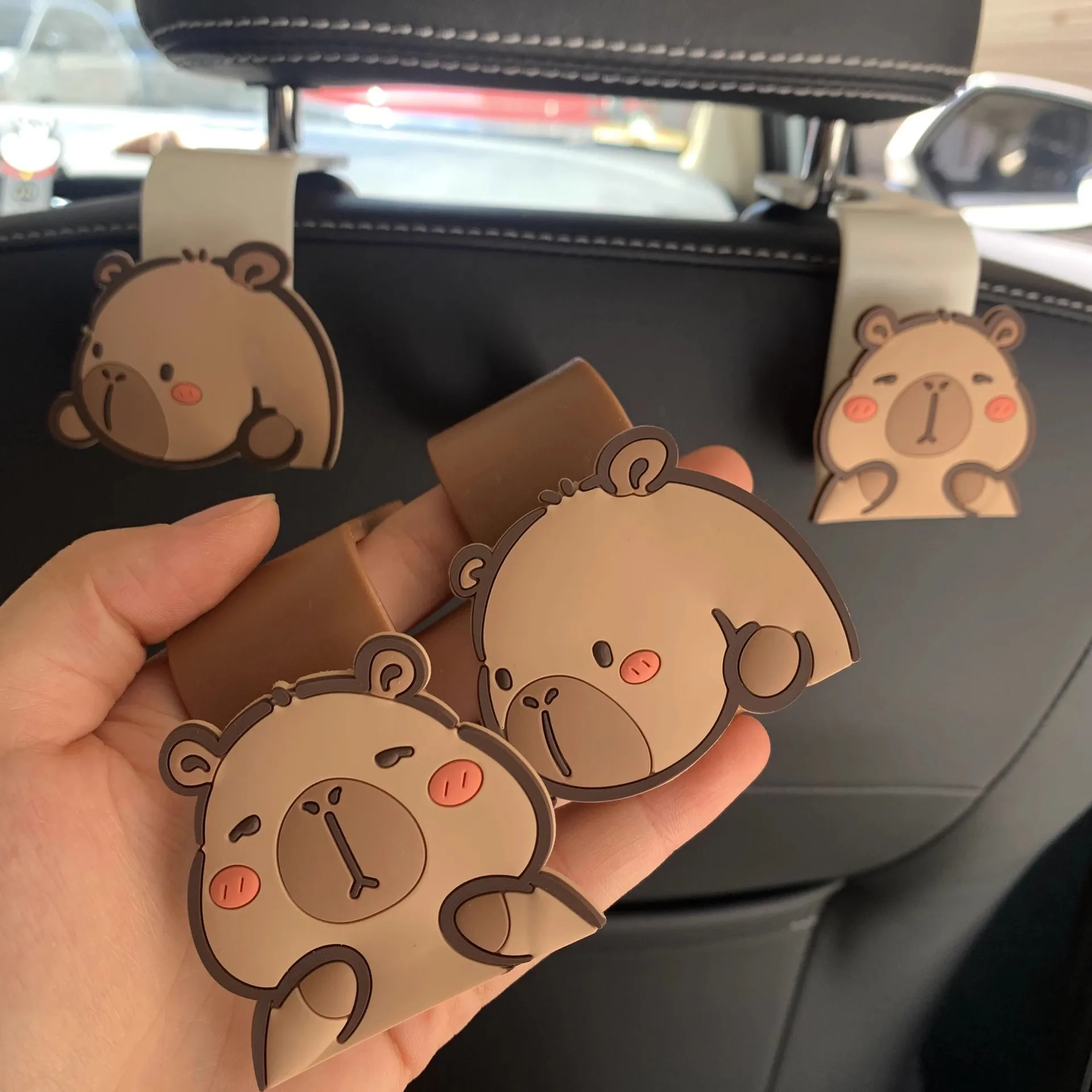 

1/2Pcs Kapibala Car Hook Creative Seat Back Connecting Rod Hanging Hook Fun Capybar Car Back Storage Hook