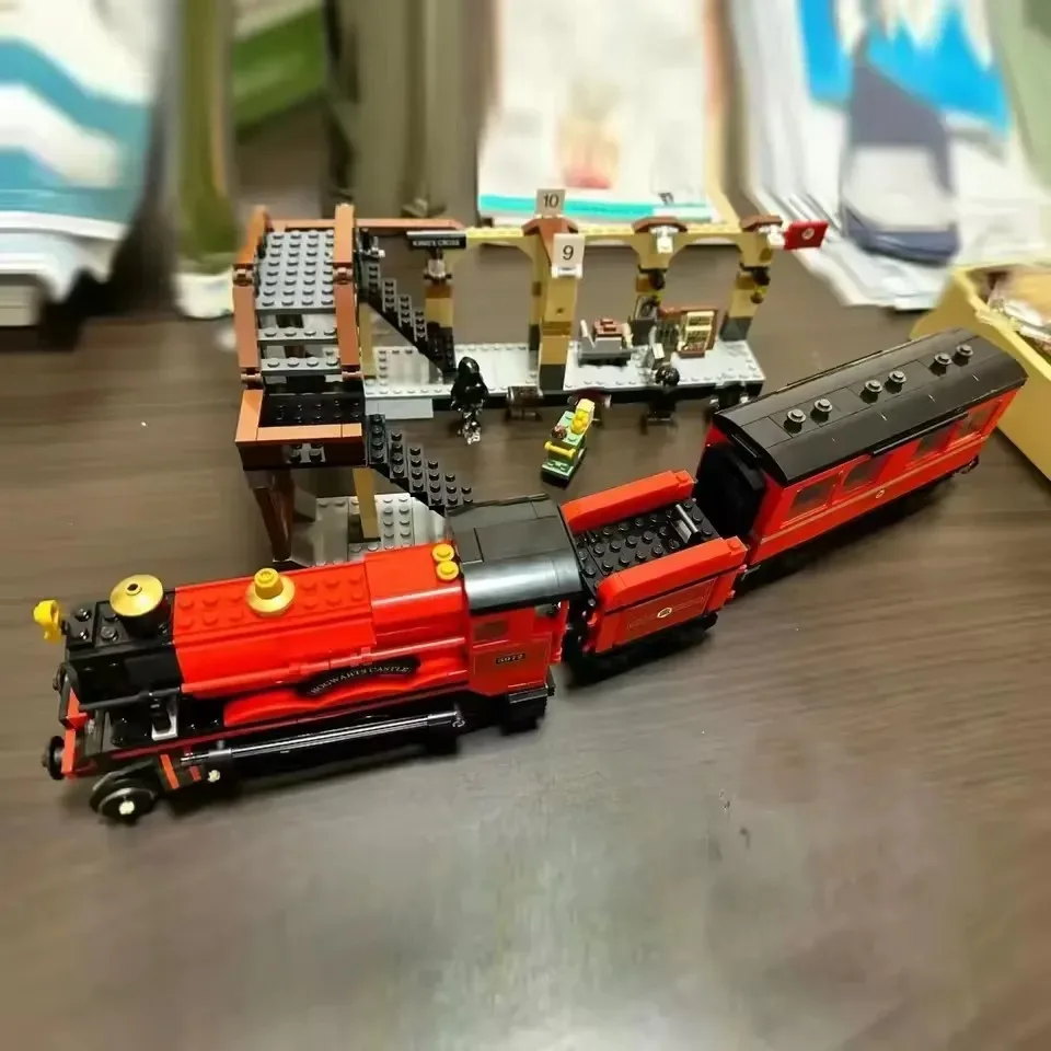 

801 шт., набор строительных блоков для поездов Hogwart Express, коллекционная модель серии Magic Movie с подставкой для дисплея, универсальное здание Sy