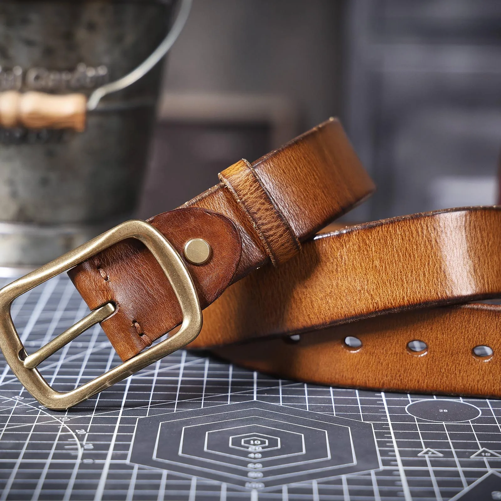 Vintage Echtleder-Herrengürtel mit Massiver Messingschnalle, Lässiger Dornschließen-Gürtel mit Geschenkbox, Verstärktes Italienisches Rindsleder – Detail 25