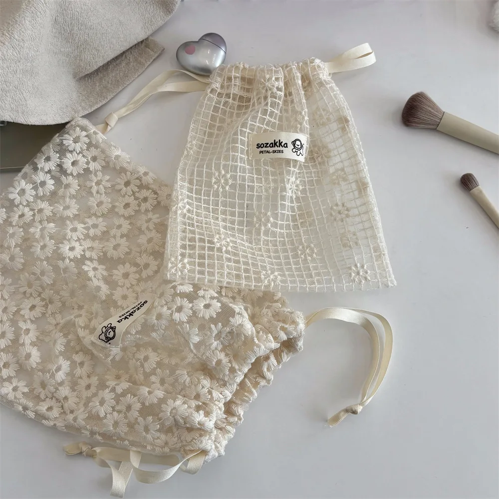 Make-up-Tasche mit Spitze, besticktem Gänseblümchen-Mesh-Kordelzug, niedlicher Sommer-Reise-Kosmetik-Kulturbeutel, Organizer, Aufbewahrungstasche für Zubehör – Detail 12