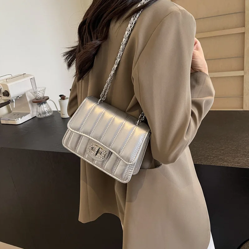 

Лето 2022, женская текстурированная сумка на плечо, однотонная сумка через плечо с цепочкой, стильная квадратная сумка под мышками, модная мини-сумочка