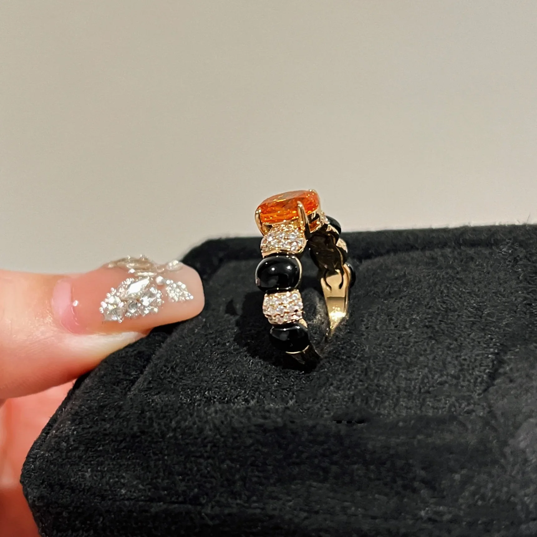 Vintage inlay Diamond Black enamel Shining Orange Gemstone rings for women High quality Laziness Style Ring Wedding Jewelry