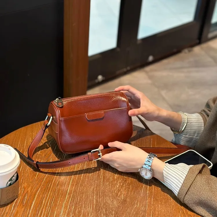 Genuine Leather Crossbody Bag for Women 2023 New Simple High Capacity Boston Pillow Bag Retro Commuter Shoulder Bag