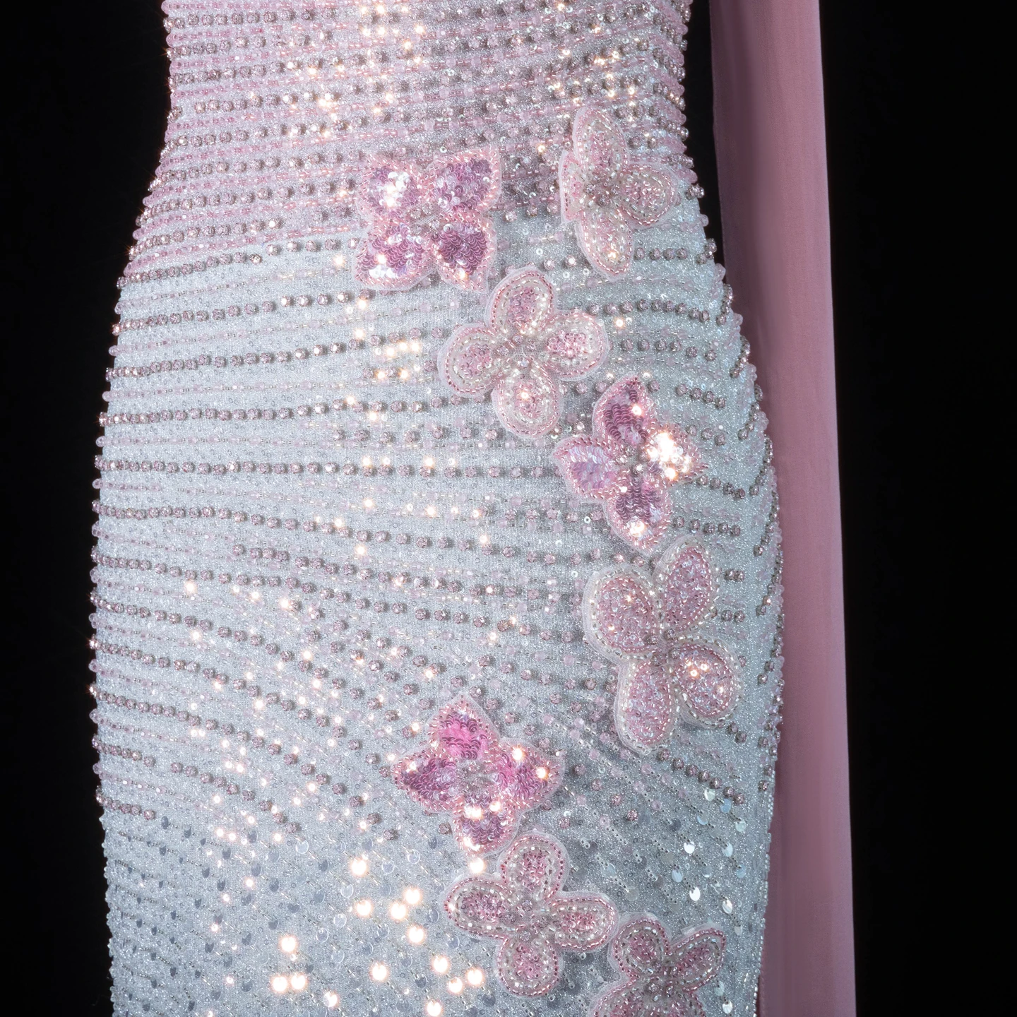 Sharon Said Luxuriöses Abendkleid in Farbverlauf Rosa mit Schweren Perlen, Trägerlos, 3D-Blumenapplikationen, Formelle Partykleider SS534 Maßanfertigung – Detail 9