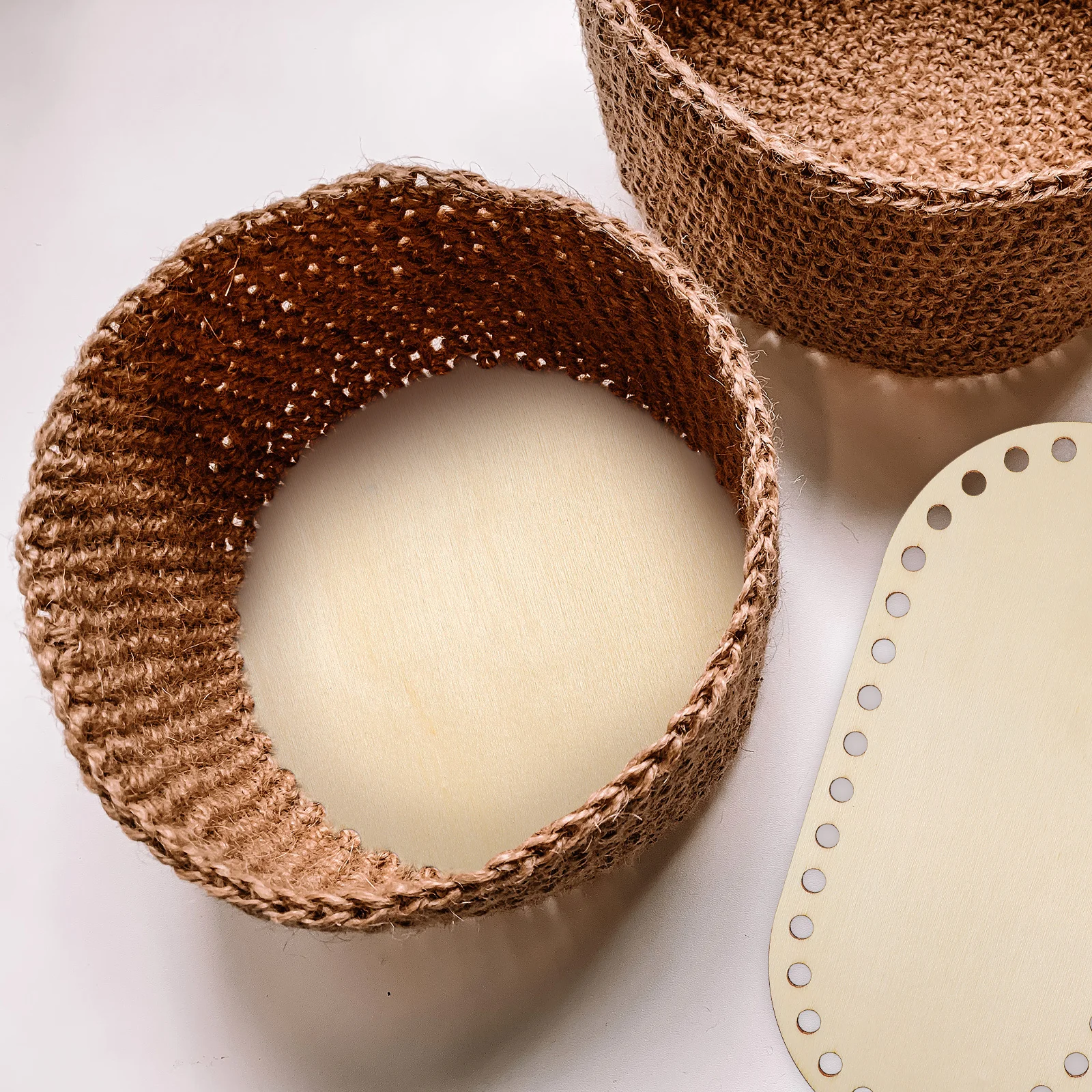 

5Pcs Wood Slices for Crafts Crochet Basket Bottom Pre-Drilled Holes Smooth Texture Versatile Use Wood Slices Bulk