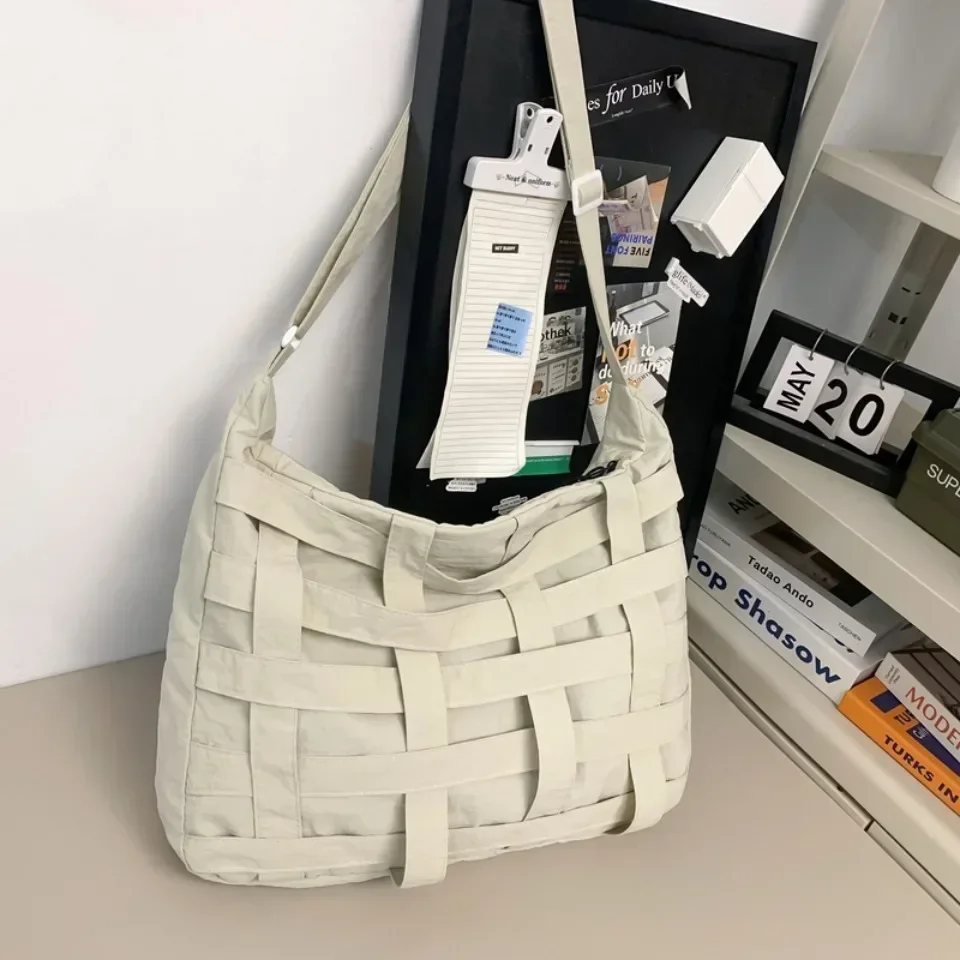 

Personality Niche Design Large Capacity Shoulder Bag Hollow Weaving High-capacity Waterproof Couple Style The Single Bag