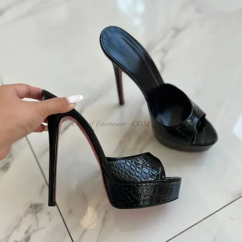 2026 Pantofole in pelle con plateau Donna Open Toe Rosso/Bianco/Nudo/Nero Tacchi alti di grandi dimensioni Estate Nuovo nel progettista Scarpe da festa sexy