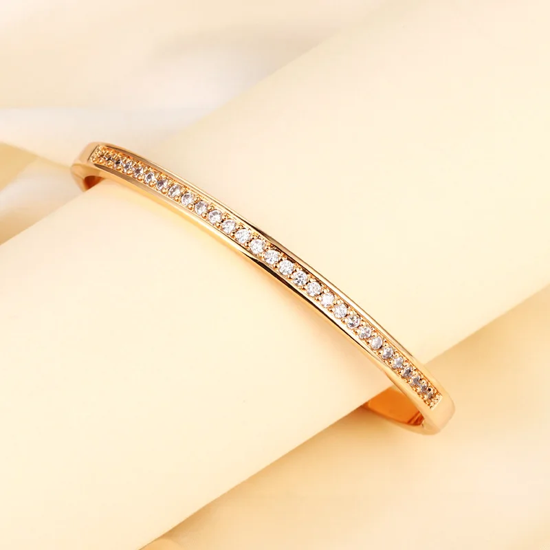 

Elegant Women's Starry Sky Bracelet - Exquisite Full - Zircon Pave - Set Diamond, Light Luxury Fashion Versatile Handpiece