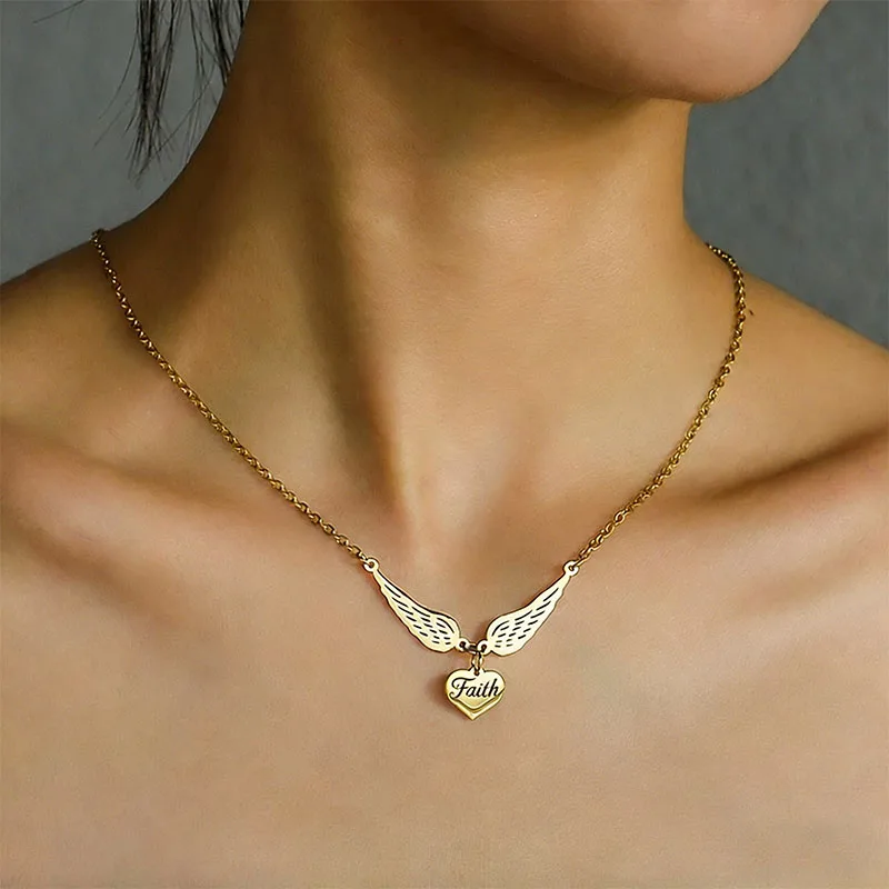 

Ожерелье с именем на заказ, персонализированное сердце, крыло, выгравированное письмо, ювелирные изделия из нержавеющей стали для женщин, мам и детей, подарок на день рождения