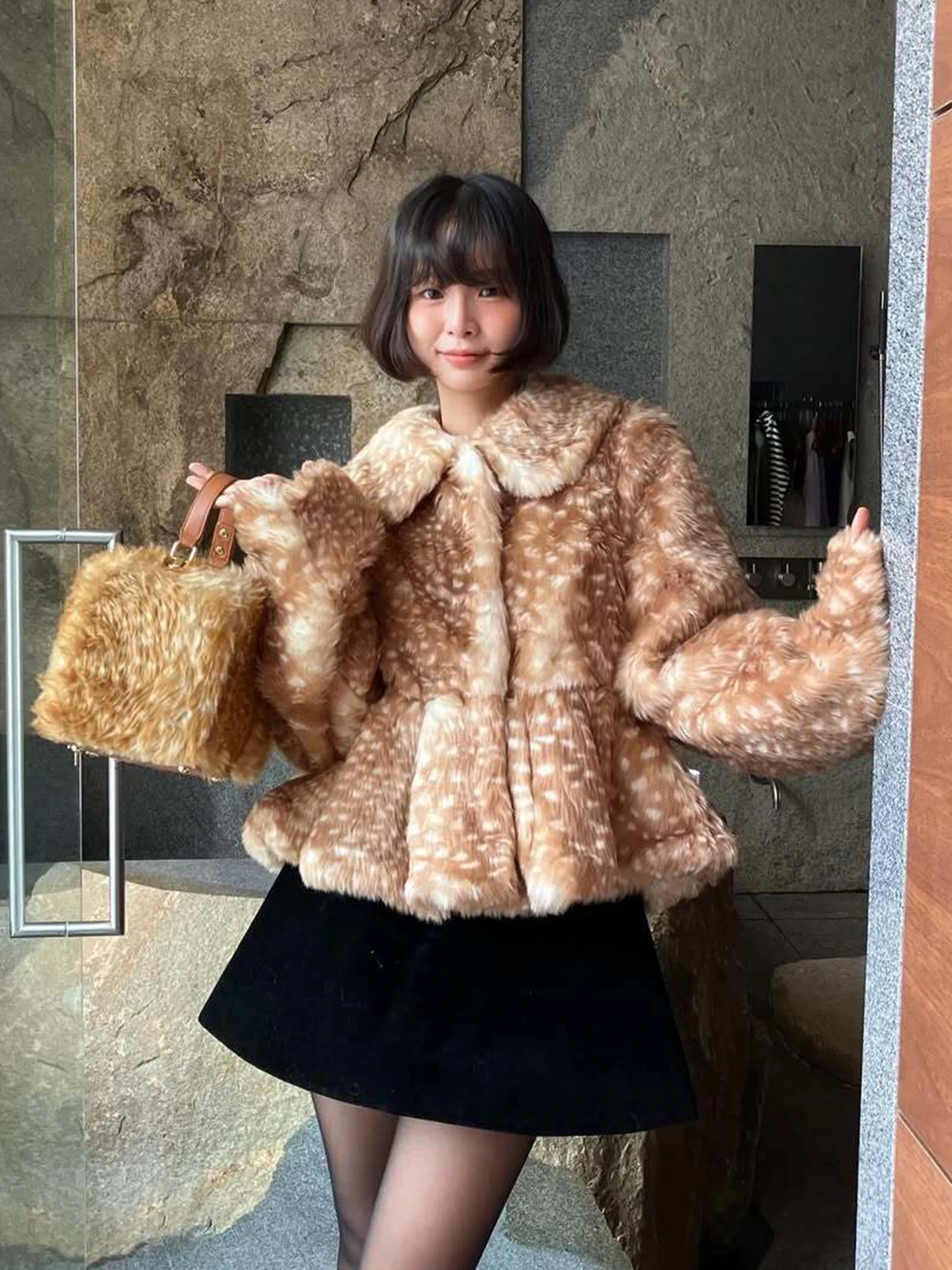 Spot Deer  Fur Coat Women's New 2026 Eco-friendly Fashionable Young Style Whole Skin Warm Windproof Easy Clean Silk 